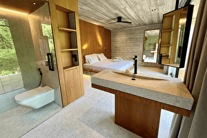 Bed & Bathroom